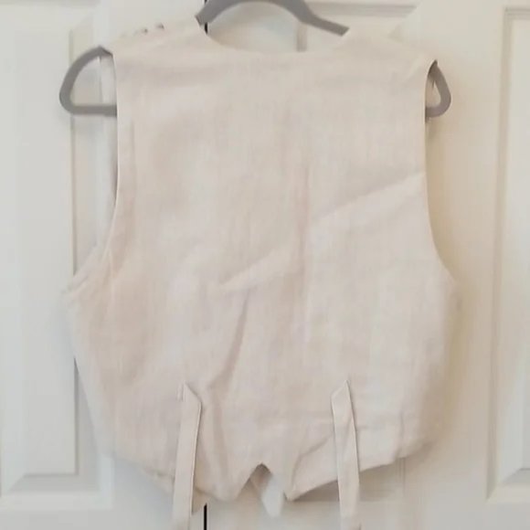 Vest with Tan embroidered applique - Picture 4 of 6